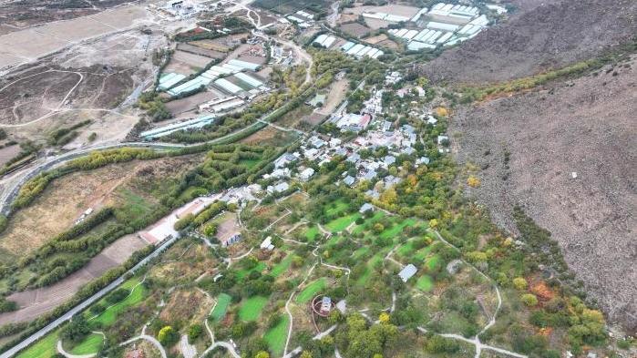 西藏：民族团结之花绽放在雪域桃乡 嘎拉村以“旅游+”绘就乡村振兴新图景