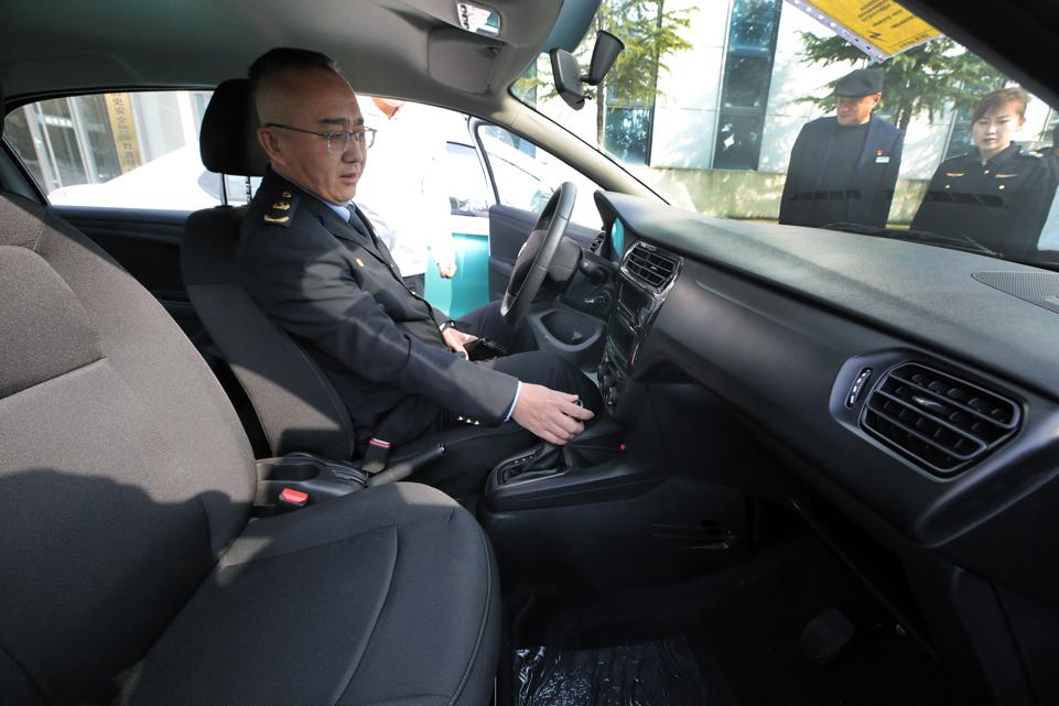 100辆新能源教练车投入使用 市民绿色出行理念从驾考开始