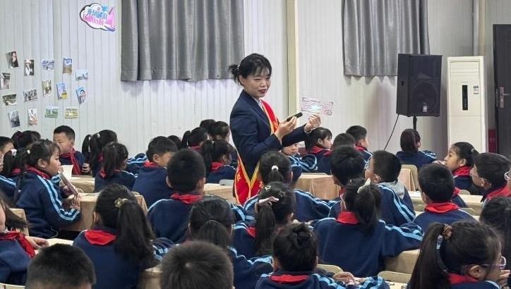 浦发银行西安未央路支行开展“小小银行家”金融知识进校园活动