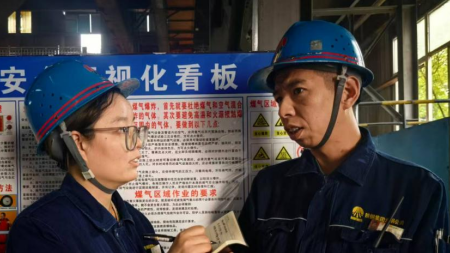 钢城里宣传报道中的坚守与热爱