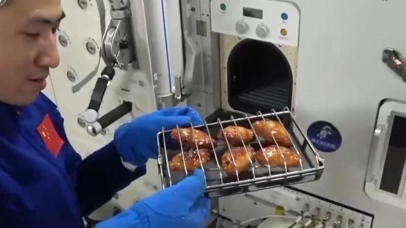 视频丨“太空厨房”装备上新 这台世界首创的炉子是如何诞生的？