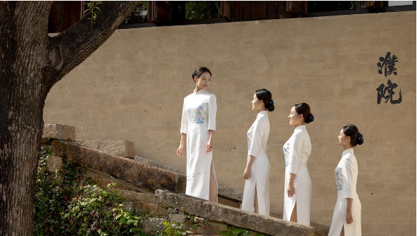 “小梧桐”志愿者首次亮相濮院古镇