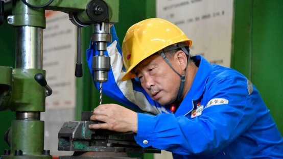 【青春华章·向西而歌】“设备医生”的匠心密码