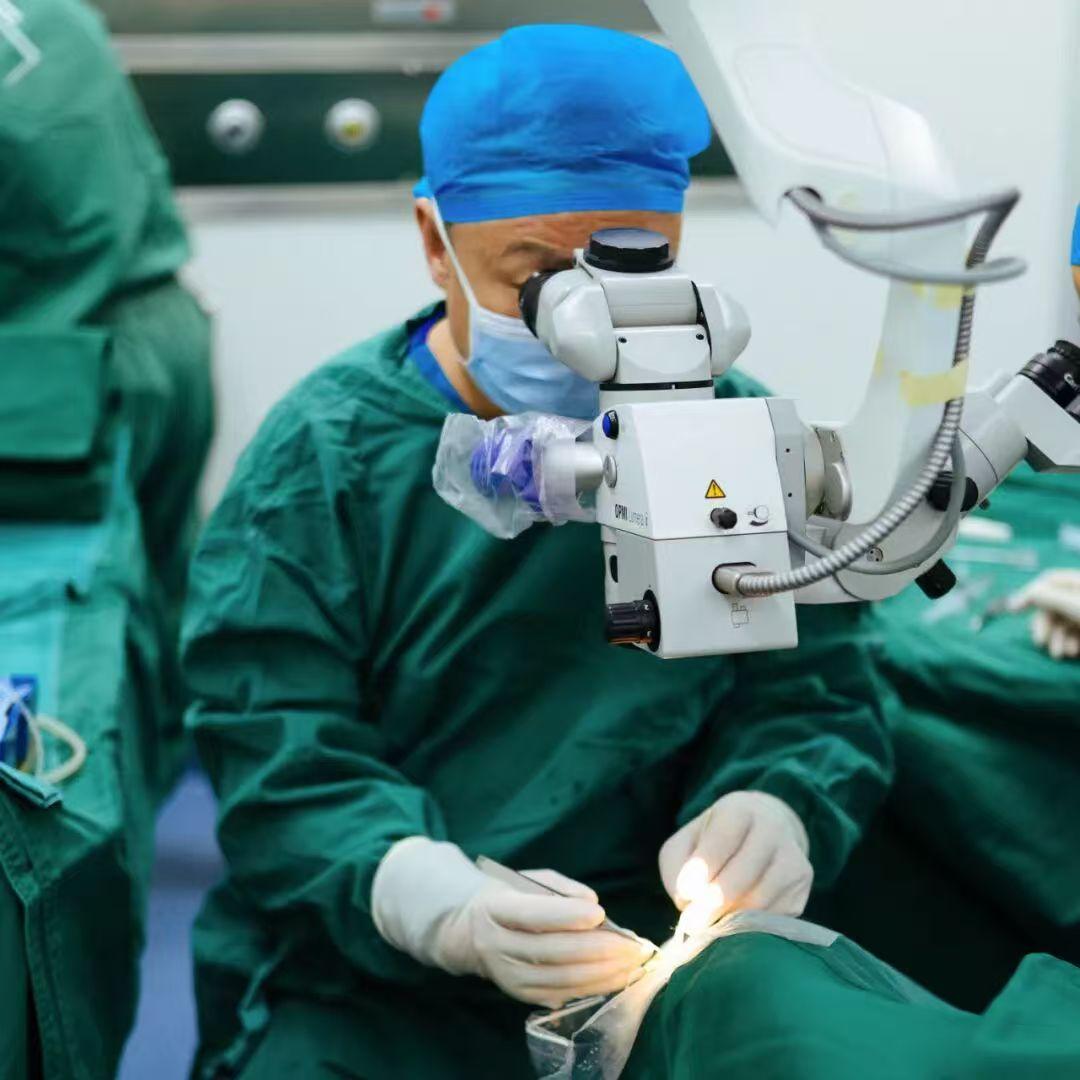 西安市長安區醫院人工晶體雙植入讓十年眼疾患者重獲清晰視界