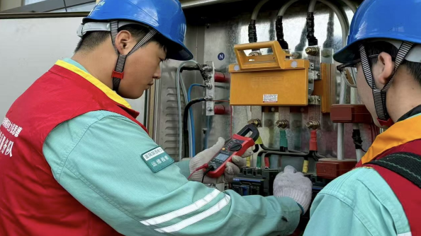 精准排查用电隐患 守护企业冬季生产安全