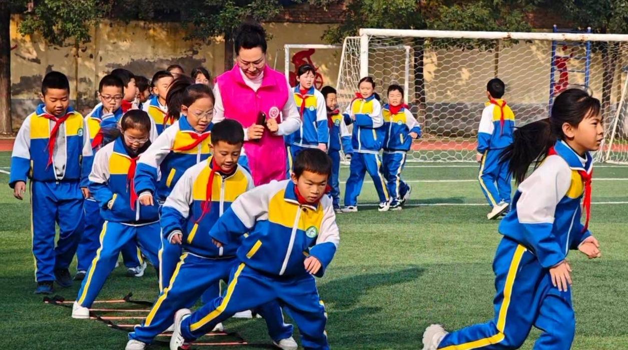 鄉村兒童關愛“百村行”活動走進臨潼區新市中心小學