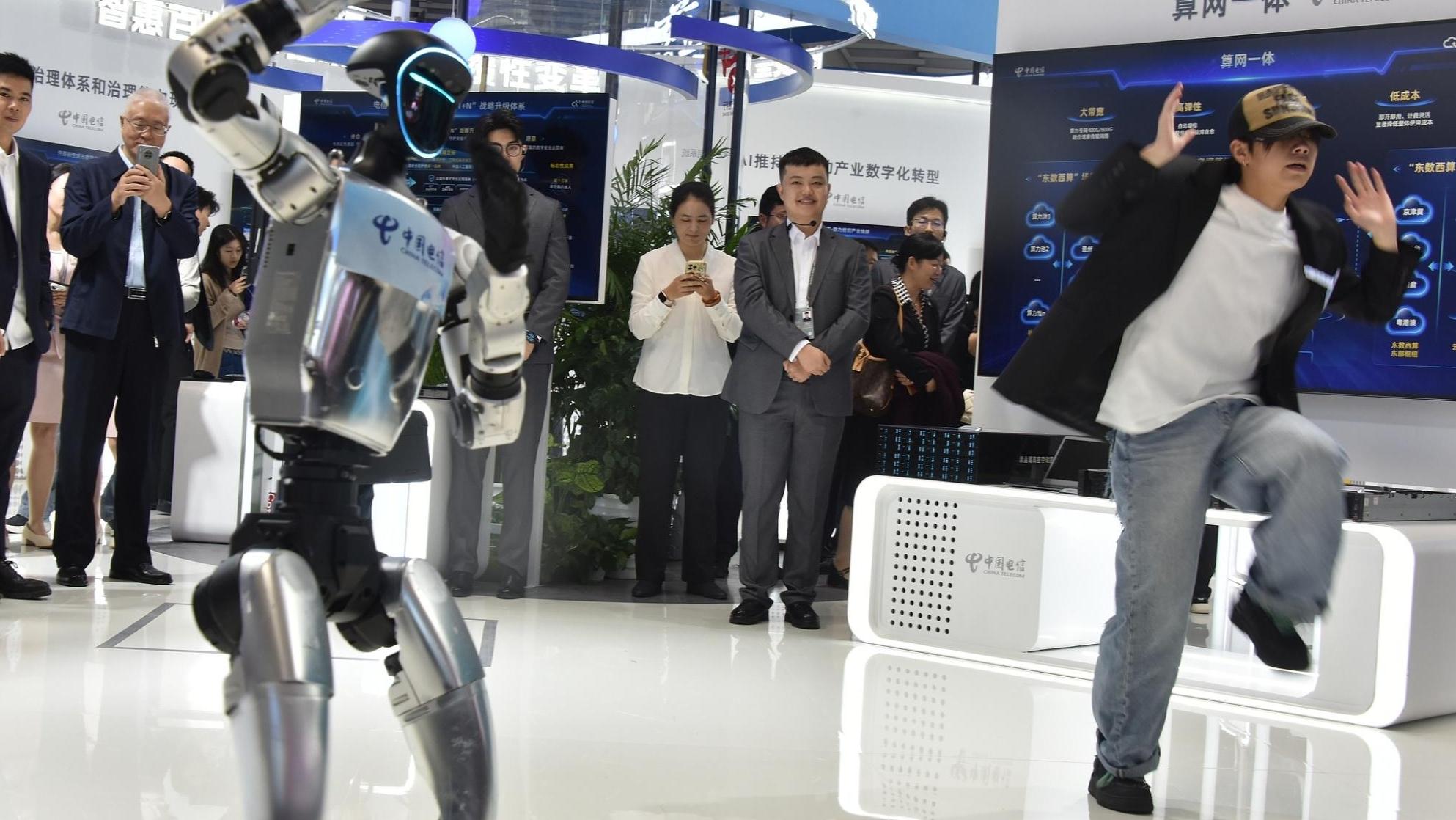 央广时评·乌镇“网事”｜共筑数智未来 科技变量催生多维发展新增量