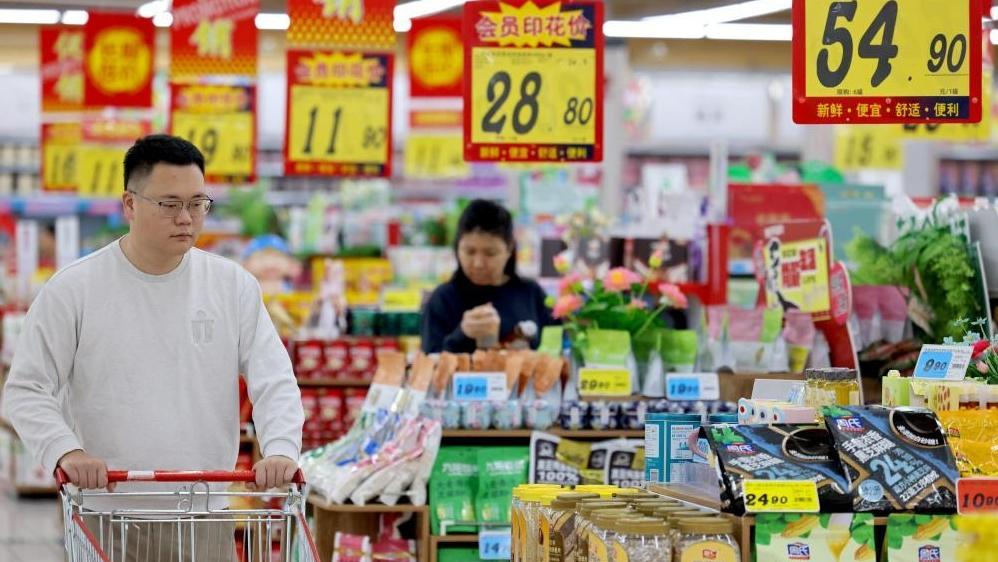 新征程·新蓝图｜大力提振消费 加大直达消费者的普惠政策力度