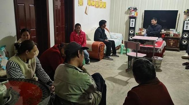 略阳县瓦房村：院落会上讲医保