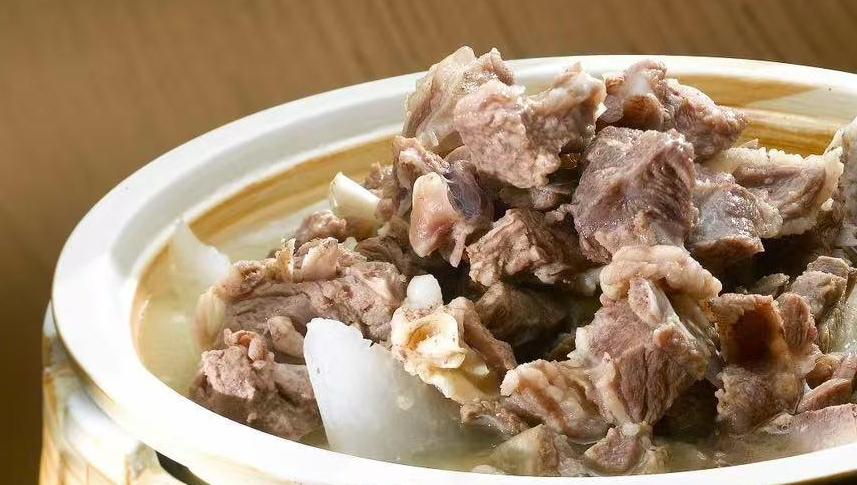 西安“暖经济”双线飘红：餐饮老字号与火锅店共绘冬日消费图景