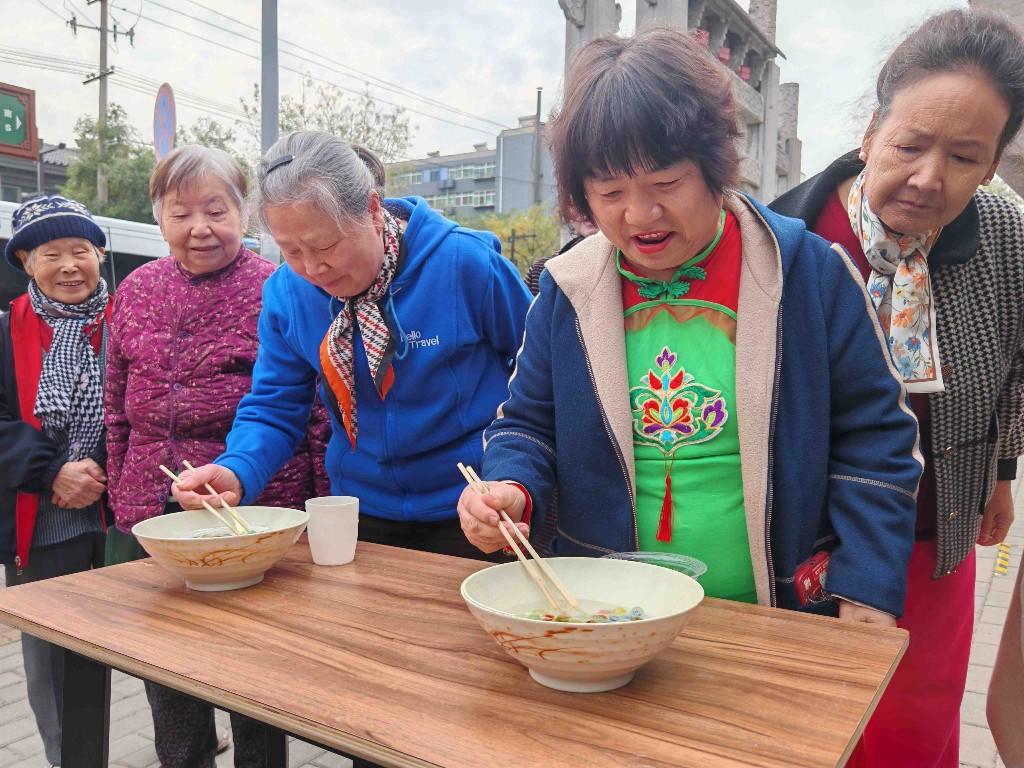 趣动邻里情 共筑社区梦——新城区解放门街道红星社区举办趣味运动会