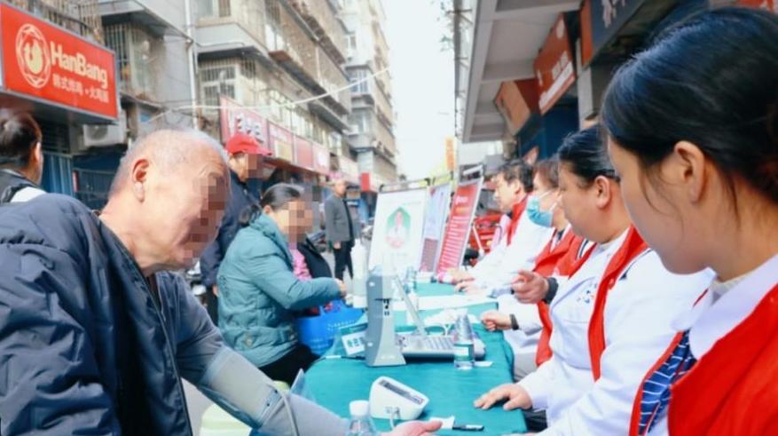 西安仲德骨科医院“萤火医疗志愿者服务队”公益义诊活动温暖落幕