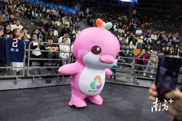 体育何以点亮城市？十五运会赛场吹拂文明新风