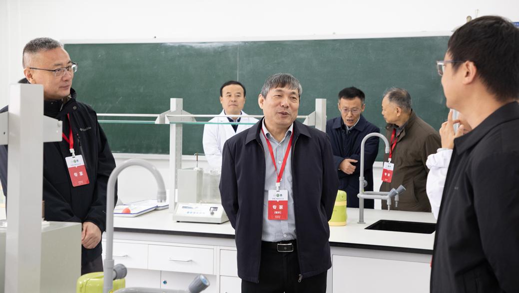 夯实公共基础课程教学，赋能高质量人才培养——专家组指导检查化学及力学基础实验教学中心