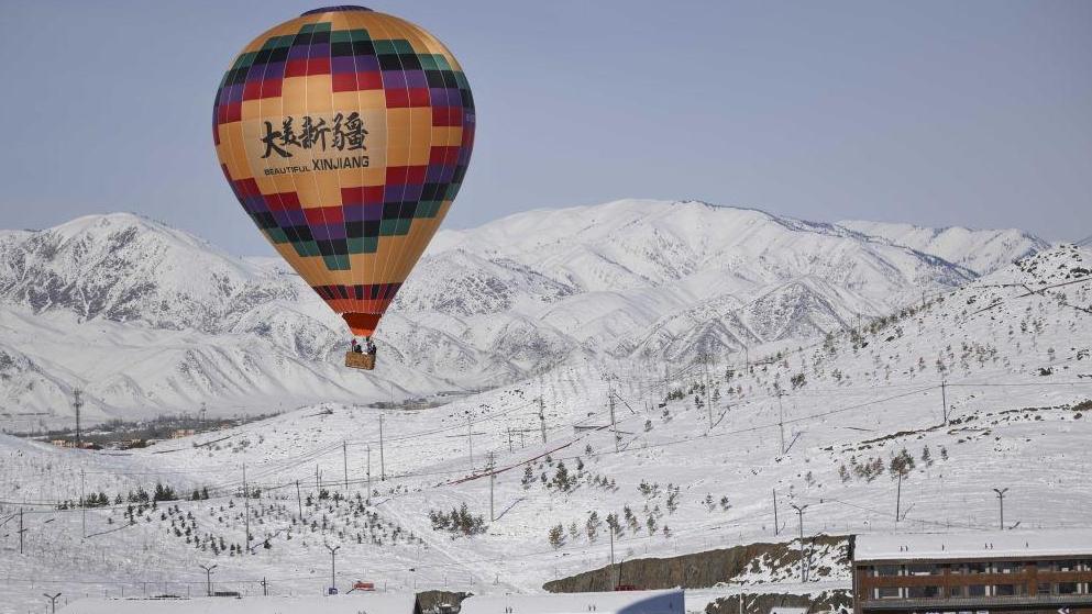 中外游客在大美新疆感受“多彩”魅力