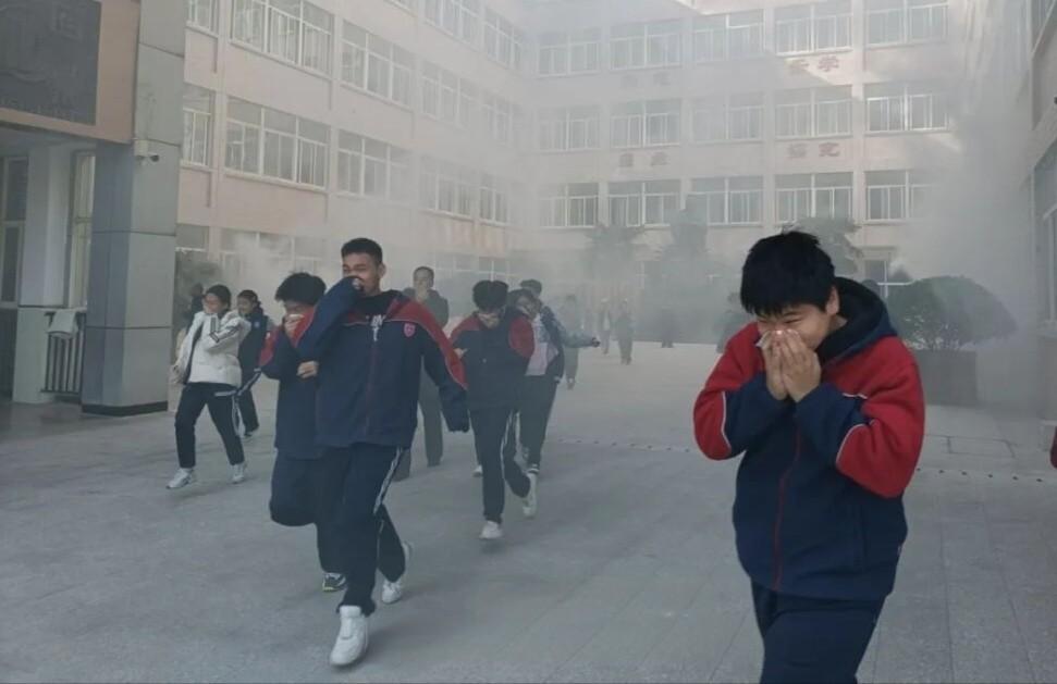 开展消防安全演练 筑牢校园平安“防火墙”