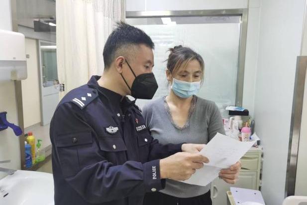 重症监护室外的“移动户籍室”超暖心