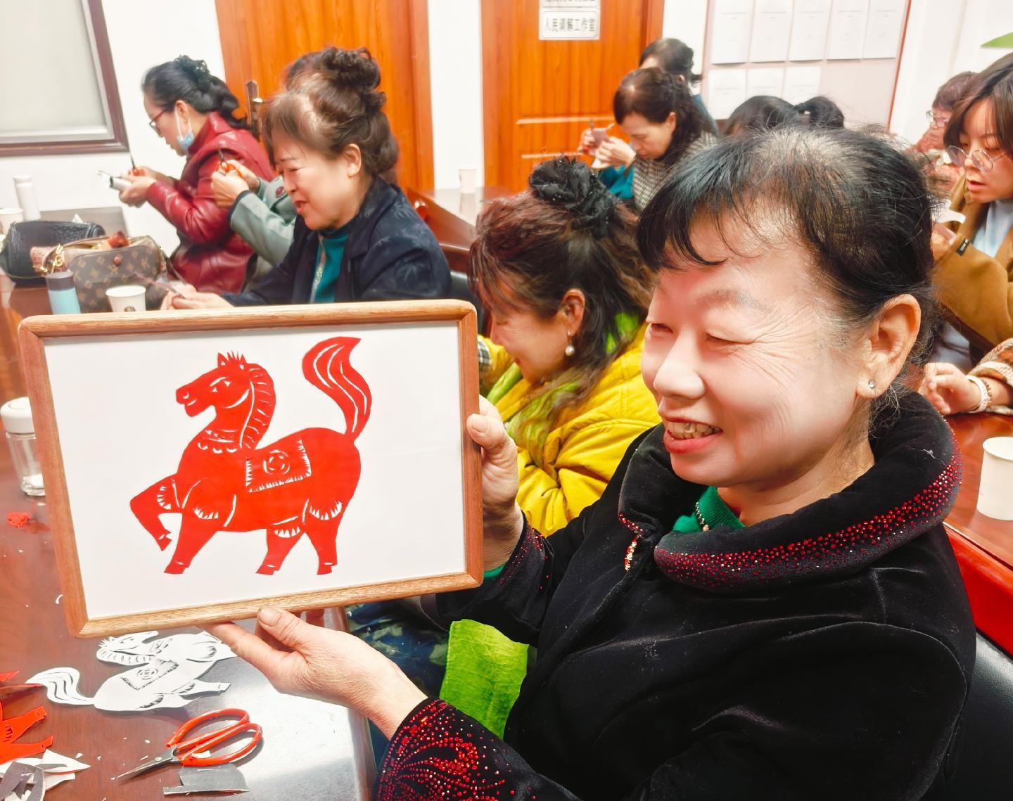 非遗进社区“银龄”乐开颜