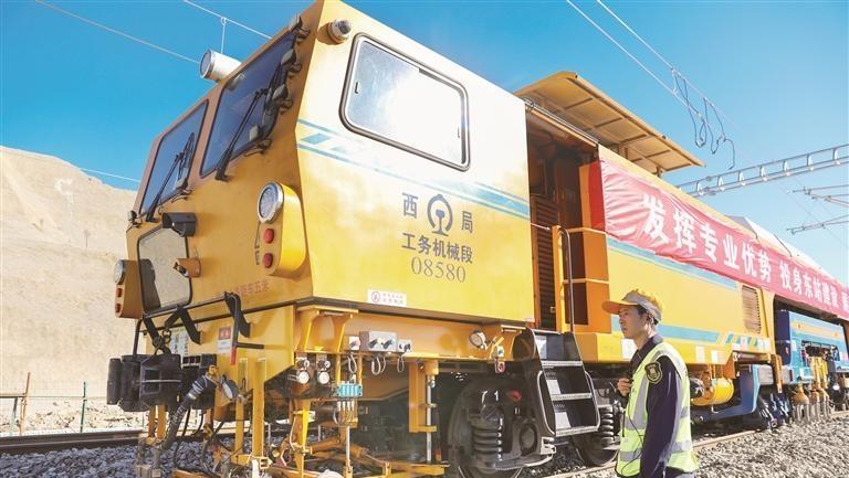 西安东站普速场正线顺利开通