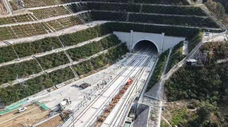 西康高铁柞水、镇安段全线铺轨完成