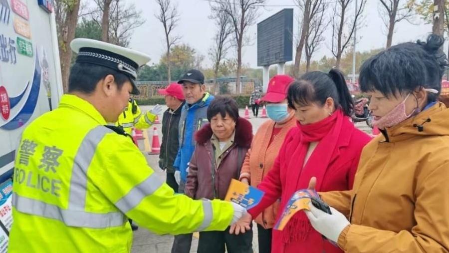 马路学堂畅谈交通知识！泾阳公安平安韵律广传万户千家