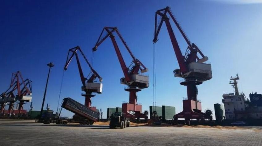 贯通“北粮南运”新走廊首批秋粮玉米锦州港首航 