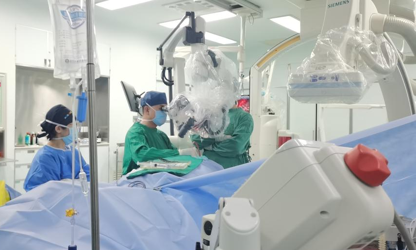 3厘米利刃插入颅险致命 多学科协作10小时取出