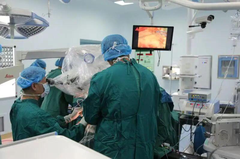 医生巧搭“神经立交桥”  大叔瘫痪左手神奇“复活”