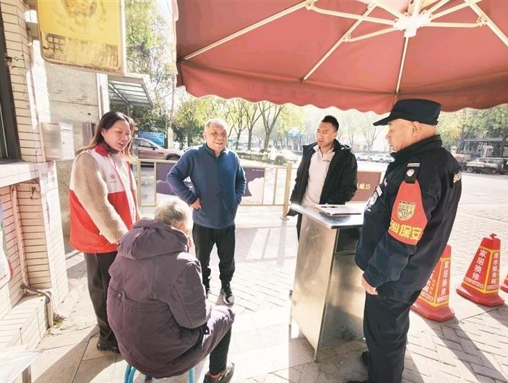 網(wǎng)格員“微服務(wù)”織密“養(yǎng)老守護(hù)網(wǎng)”