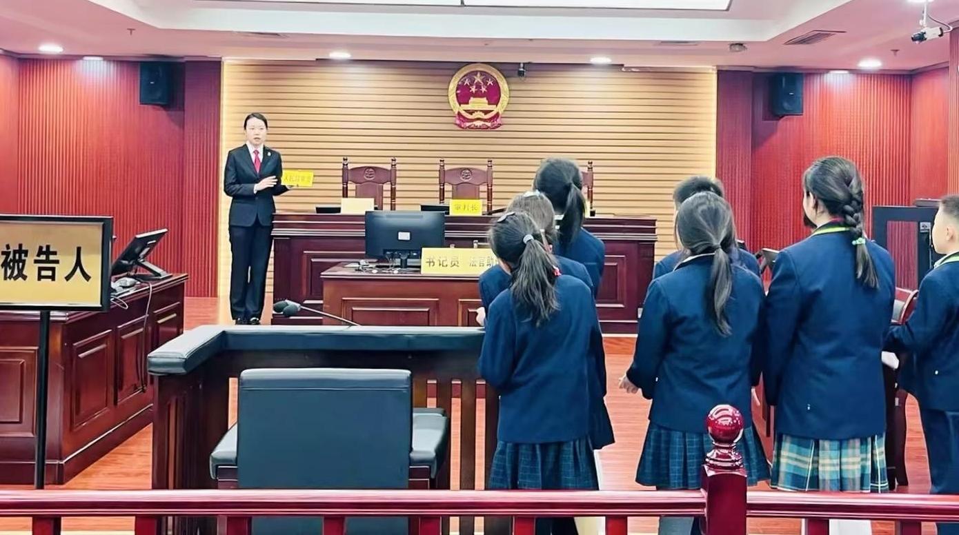 童声法槌敲响正义 模拟法庭点亮童心