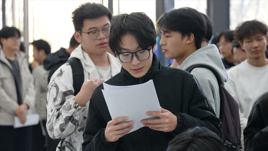 土木建筑類(lèi)畢業(yè)生專(zhuān)場(chǎng)招聘會(huì)舉行千名學(xué)子61家優(yōu)質(zhì)企業(yè)找“婆家”