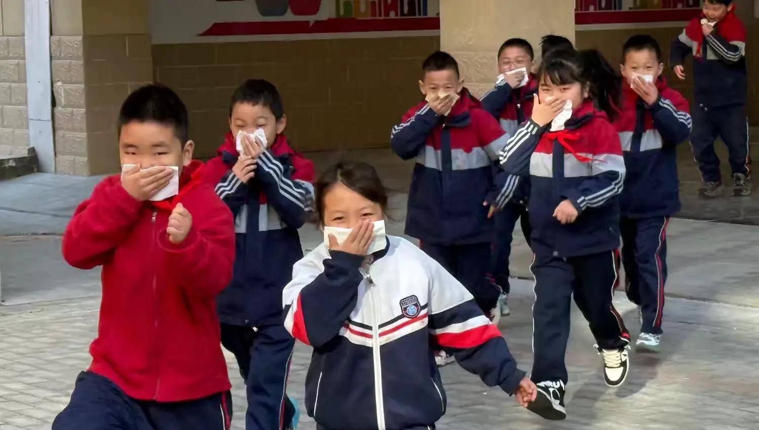 消防志愿者走进学校普及消防知识守护校园平安