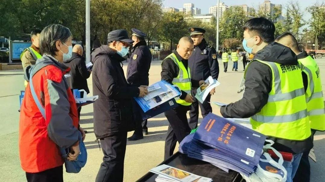 从商圈到公园，西安城管这样“圈粉”，让法规知识“活”起来