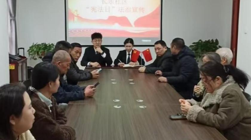 法官进社区讲宪法，以案释法解民忧