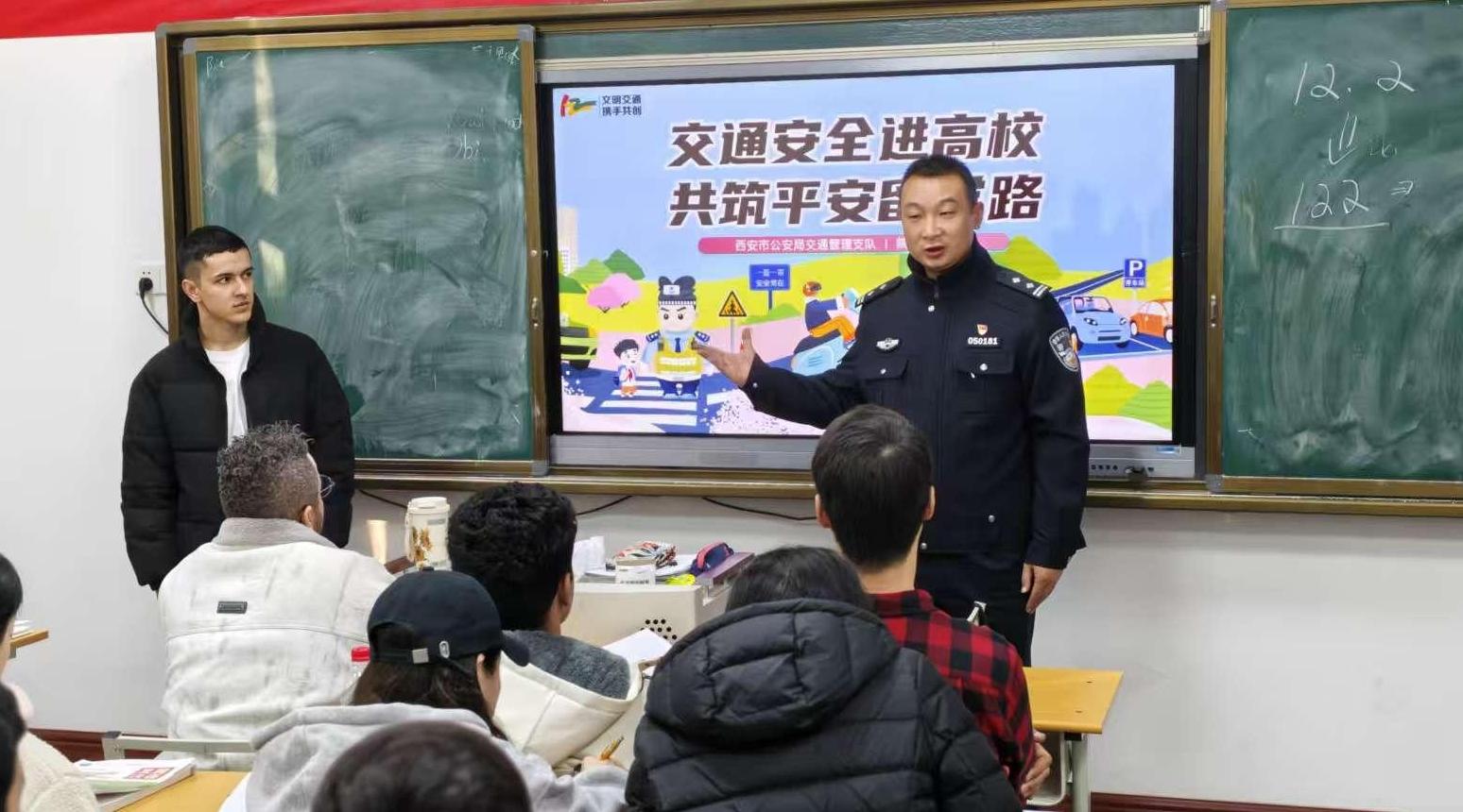 文明交通 礼行天下 交通安全宣传进校园