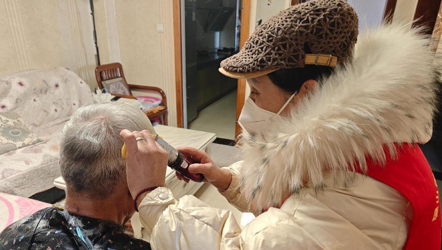 社区“小服务” 书写“大情怀”