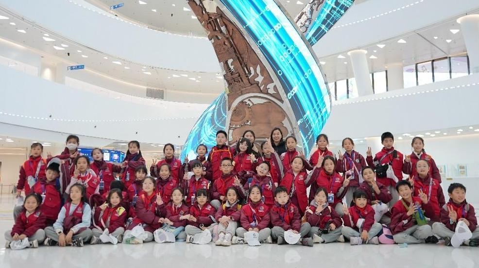 西安市长安区第三小学“三秦学生记者团”走进科技馆：在沉浸体验中感受科学魅力