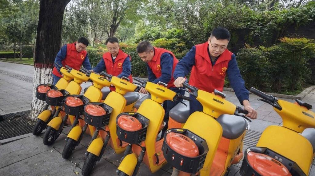 志愿紅遍鋼城暖意浸潤人心