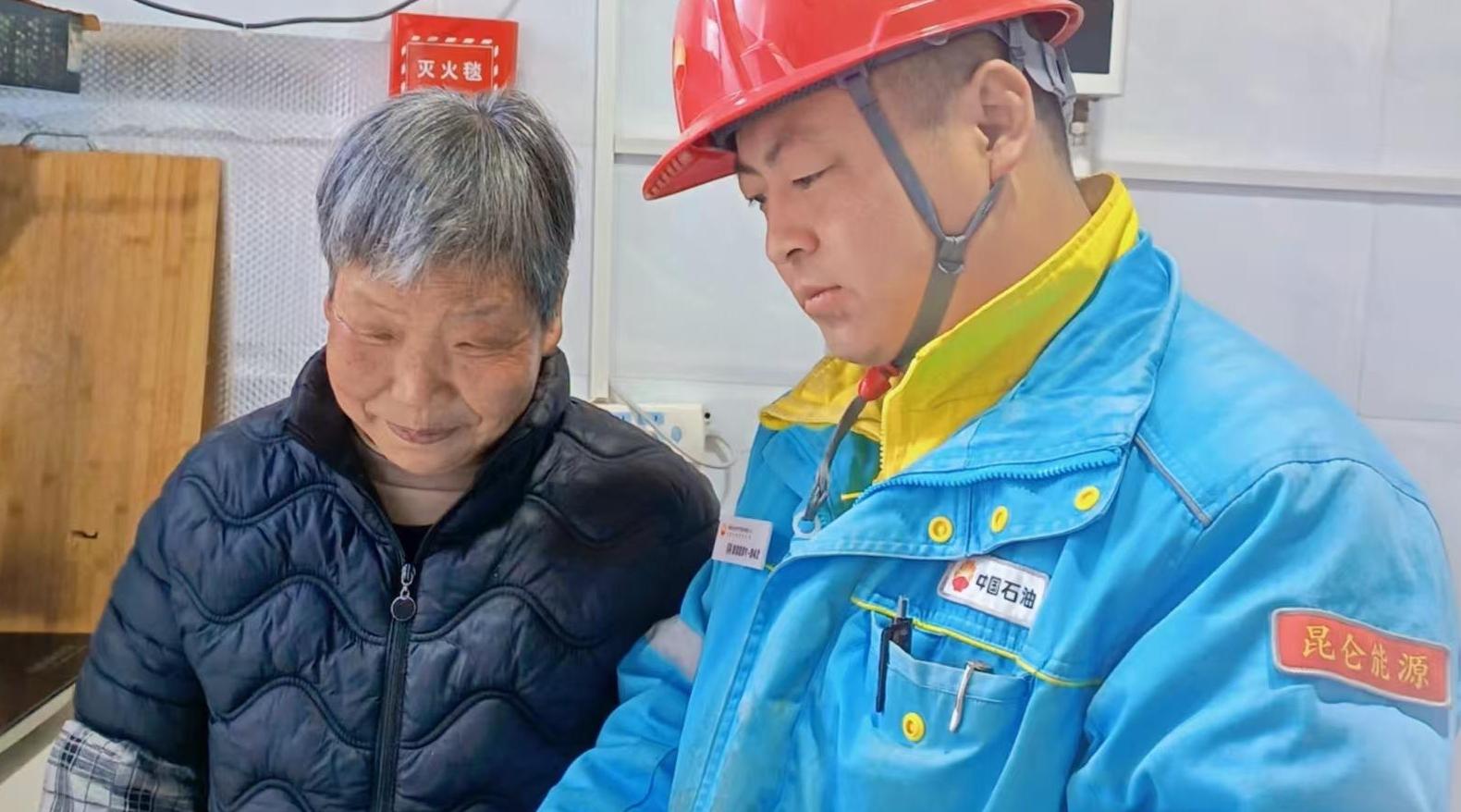 上門服務暖民心 “保險”護航保平安