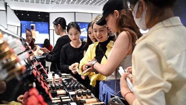 China intensifies financial support to spur consumption