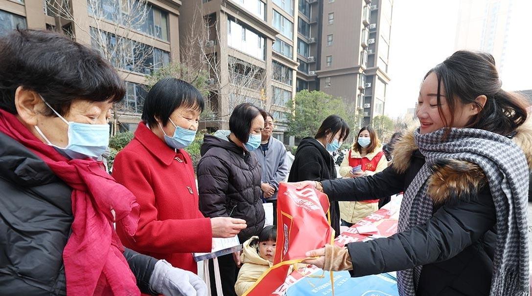 “線上+線下”織密宣傳網 醫保服務暖透百姓心