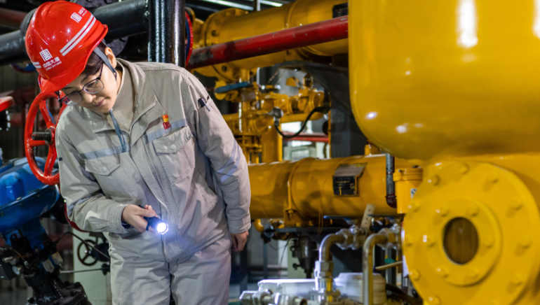 &nbsp;26年堅(jiān)守詮釋巾幗擔(dān)當(dāng)汽機(jī)房里的“硬核木蘭”