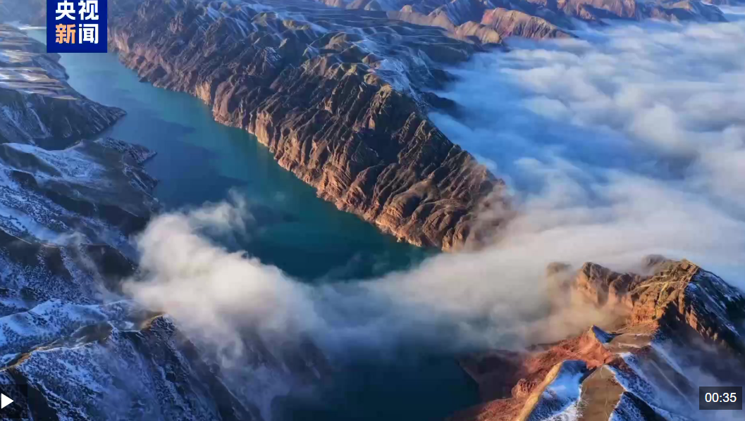 雪嶺與云影共舞 新疆肯斯瓦特湖“鏡”然這么美！