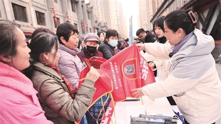 醫保政策進社區 精準服務有溫度