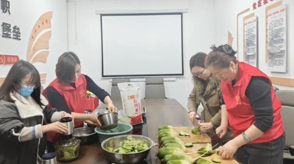 餃香沁冬至，情暖鄰里間