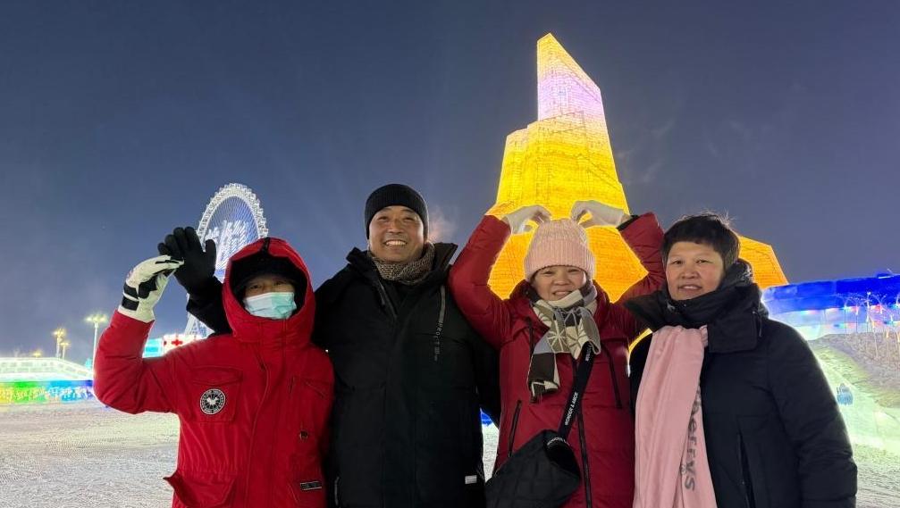 特寫：為采冰工匠，提前點亮這座冰雪樂園