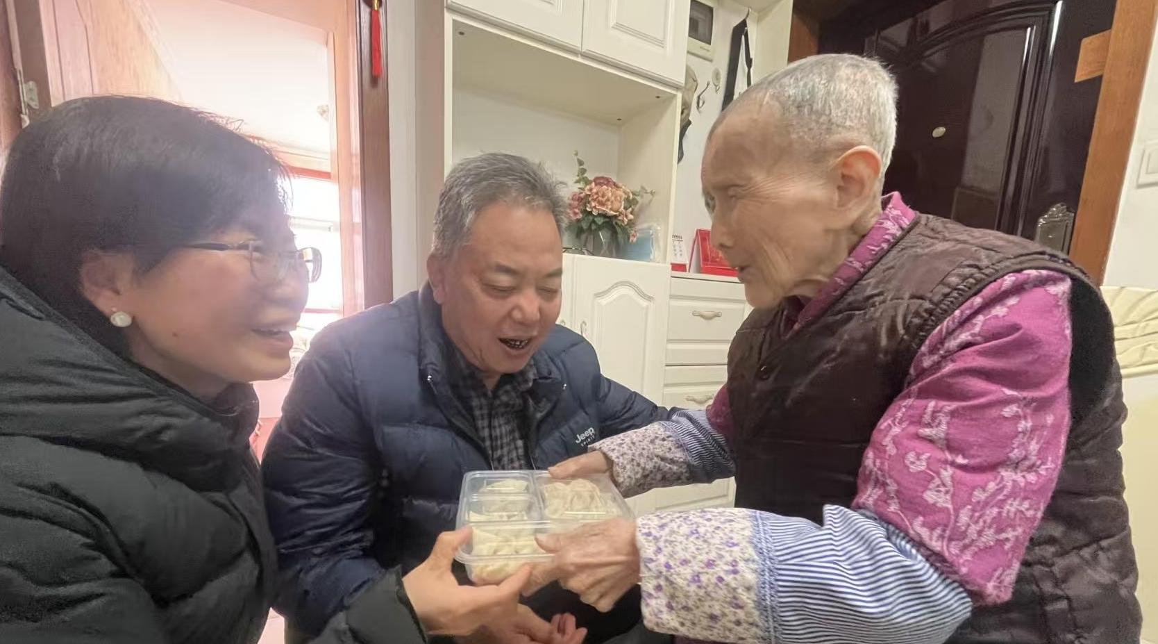 餃子暖鄰里 溫情滿樓棟