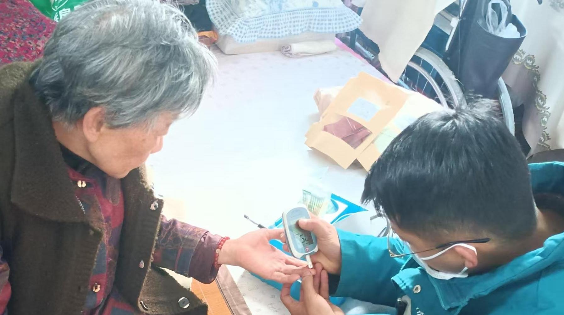 “暖心關(guān)愛(ài)”義診送到身邊