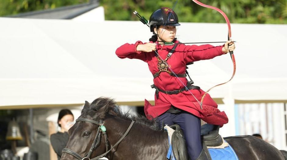 追光丨又酷又颯 12歲“小孩姐”讓騎射運(yùn)動(dòng)火出圈