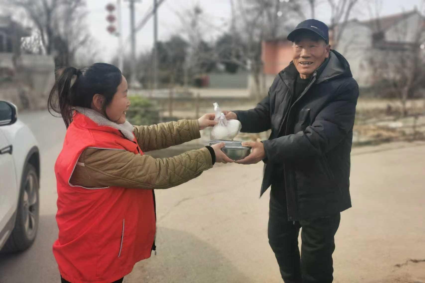 臨潼區(qū)相橋街道神東村冬至送溫暖